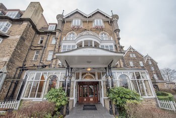 Cairn Hotel