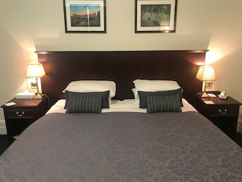 Cairn Hotel