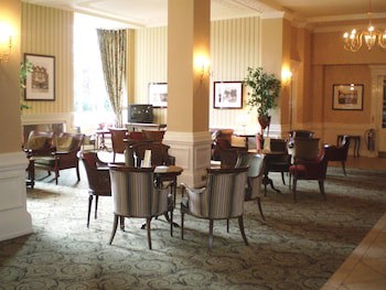 Cairn Hotel
