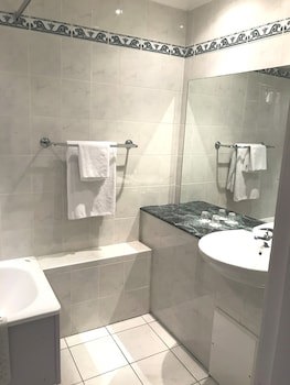 Cairn Hotel