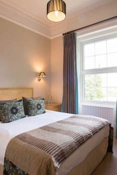 Forest Lodge
