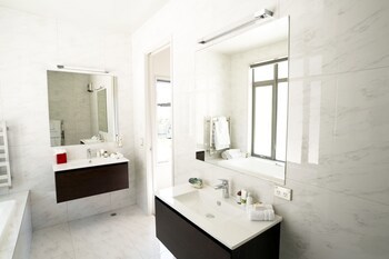 The Rees Hotel And Luxury Apartments