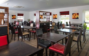 Holiday Inn Express Warwick - Stratford-Upon-Avon, An Ihg Hotel