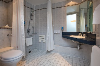 Holiday Inn Express Warwick - Stratford-Upon-Avon, An Ihg Hotel