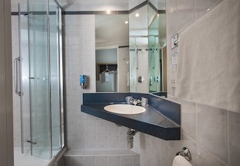 Holiday Inn Express Warwick - Stratford-Upon-Avon, An Ihg Hotel
