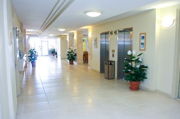 Castaways Resort And Suites