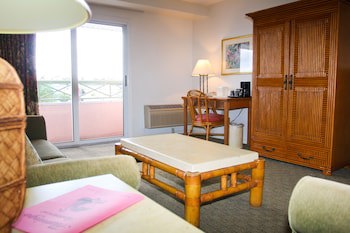 Castaways Resort And Suites