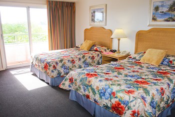 Castaways Resort And Suites