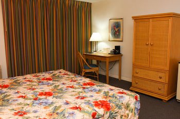 Castaways Resort And Suites