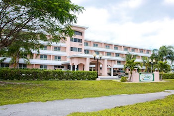 Castaways Resort And Suites