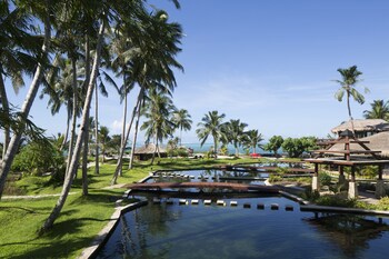 Coconuts Beach Club Resort & Spa
