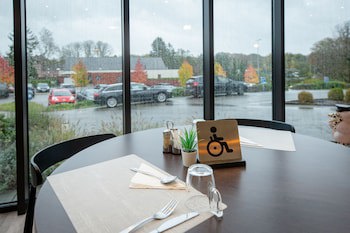 Hotel & Aparthotel Casteau Resort Mons