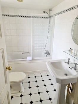 Barons Court Hotel
