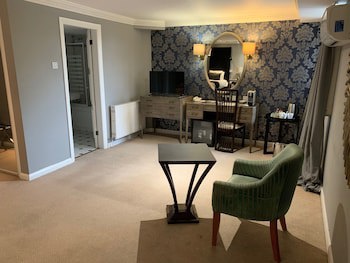 Barons Court Hotel