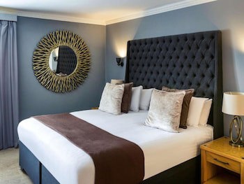 Barons Court Hotel