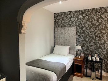 Barons Court Hotel