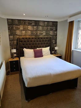 Barons Court Hotel