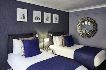 Barons Court Hotel