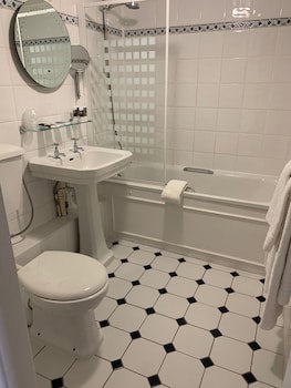 Barons Court Hotel