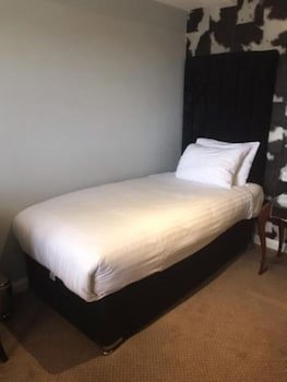 Barons Court Hotel
