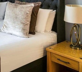 Barons Court Hotel