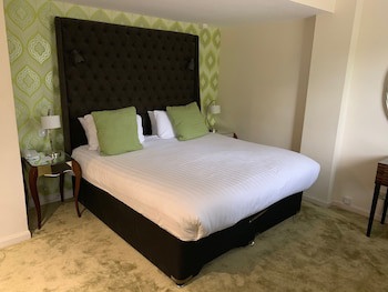 Barons Court Hotel