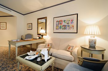 Grand Palace Hotel