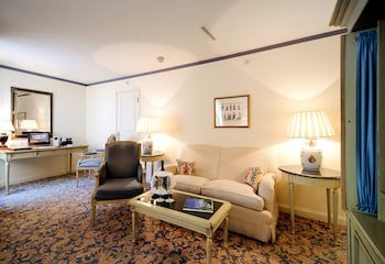Grand Palace Hotel