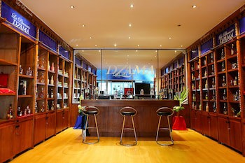 Carlton Hotel