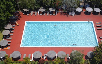 Carlton Hotel