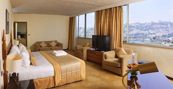 Carlton Hotel