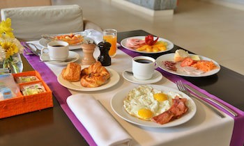 Carlton Hotel