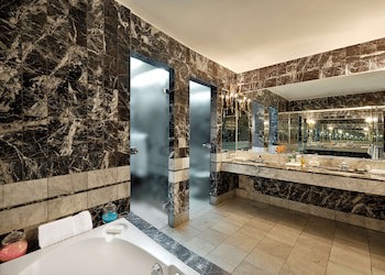 Hilton Yaounde