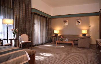 Hilton Yaounde