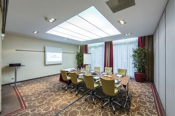 Crowne Plaza Maastricht, An Ihg Hotel