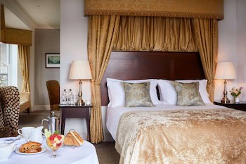 Macdonald Old England Hotel & Spa