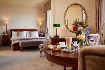 Macdonald Old England Hotel & Spa