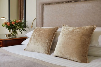 Macdonald Old England Hotel & Spa