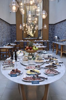 Las Hayas Resort Hotel