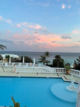 Coco Reef Bermuda