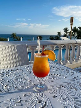 Coco Reef Bermuda