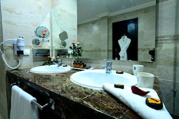 El Minzah Hotel