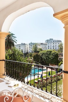 El Minzah Hotel