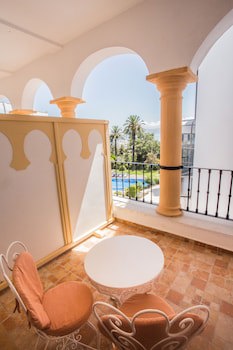 El Minzah Hotel
