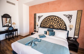 El Minzah Hotel