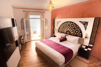 El Minzah Hotel