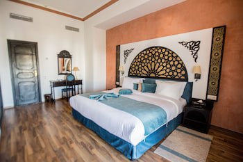 El Minzah Hotel
