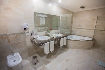 El Minzah Hotel