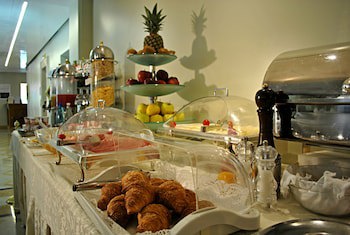 Carlton Capri Hotel fotoğrafı