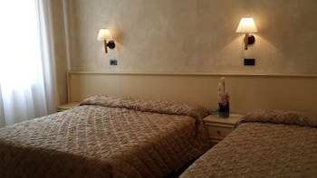 Carlton Capri Hotel galeri fotoğrafı